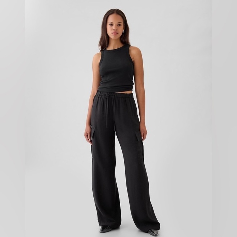 NWT! GAP Black High Rise Crinkle Texture Pull-On Cargo Pants - Size XS Petite 🩷